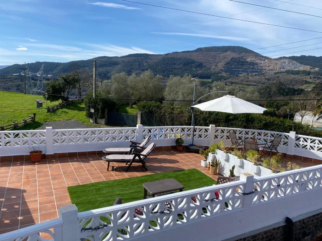 Bilbo Near Atico Rural Con Terraza Appartement Basauri Buitenkant foto